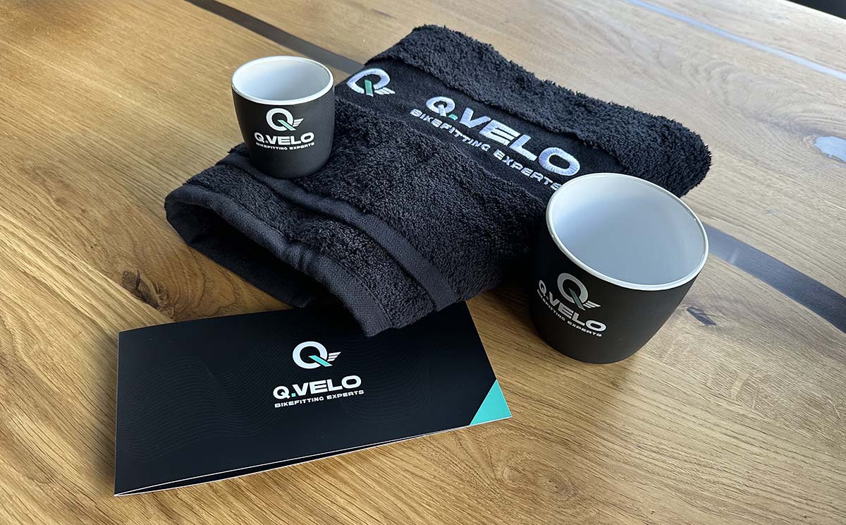 Q.VELO Gutschein-Bundle – Gutschein, Handtuch, Tasse – Bild 3